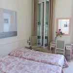 L'oursin Otel 2*
