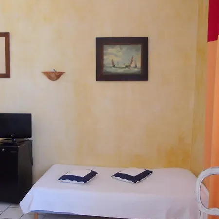 L'oursin Hotel 2*